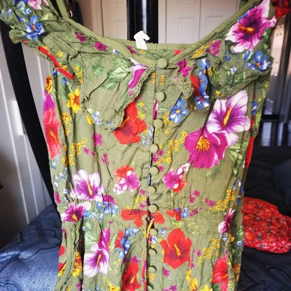 Tulle & Batiste Green Dress - Picture 10 of 11